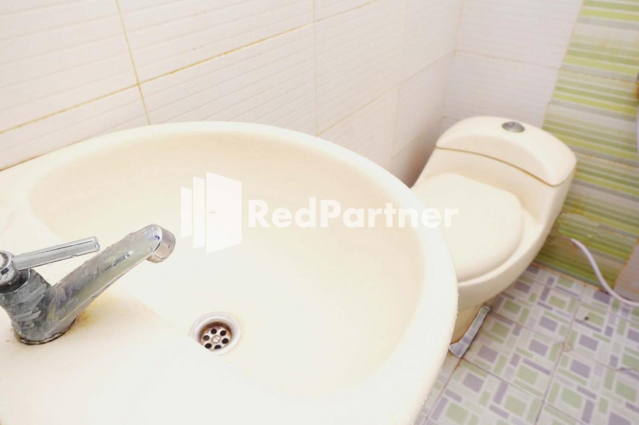 Hotel Permata Makassar Mitra Reddoorz Balangberu Exterior photo
